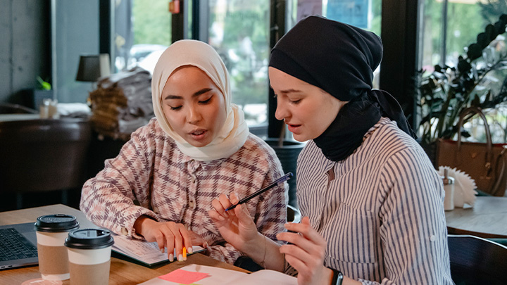 Two women working in a cafe